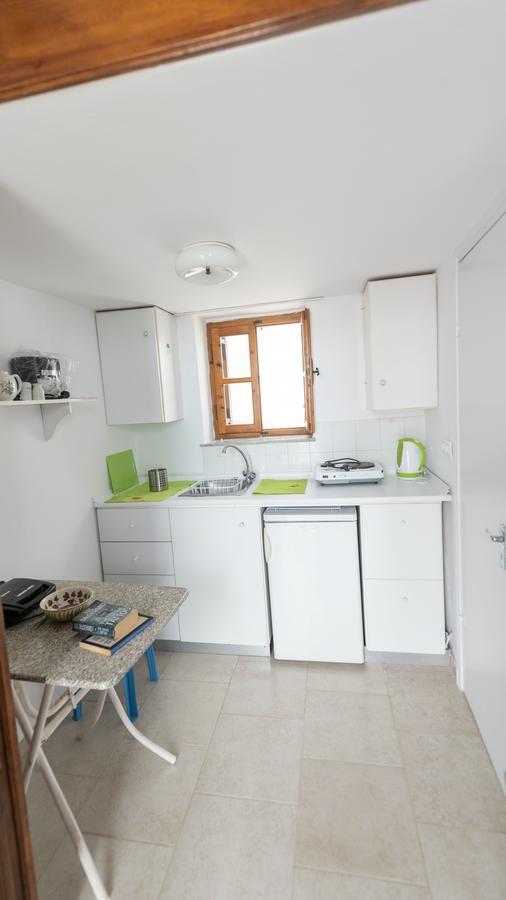 Roulas Apartments Chalki Town エクステリア 写真