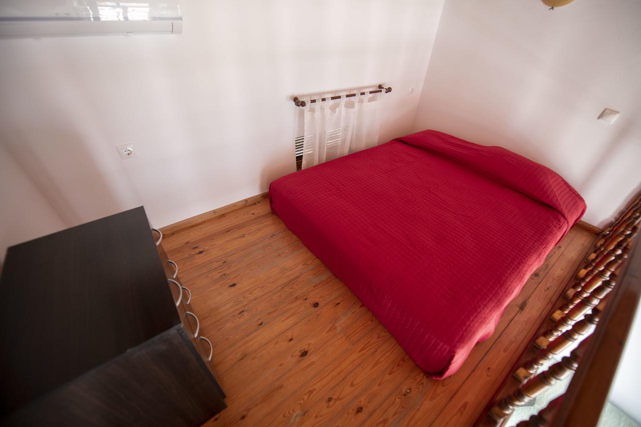 Roulas Apartments Chalki Town エクステリア 写真