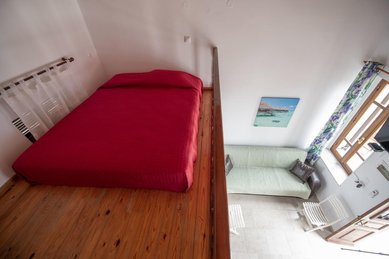 Roulas Apartments Chalki Town エクステリア 写真