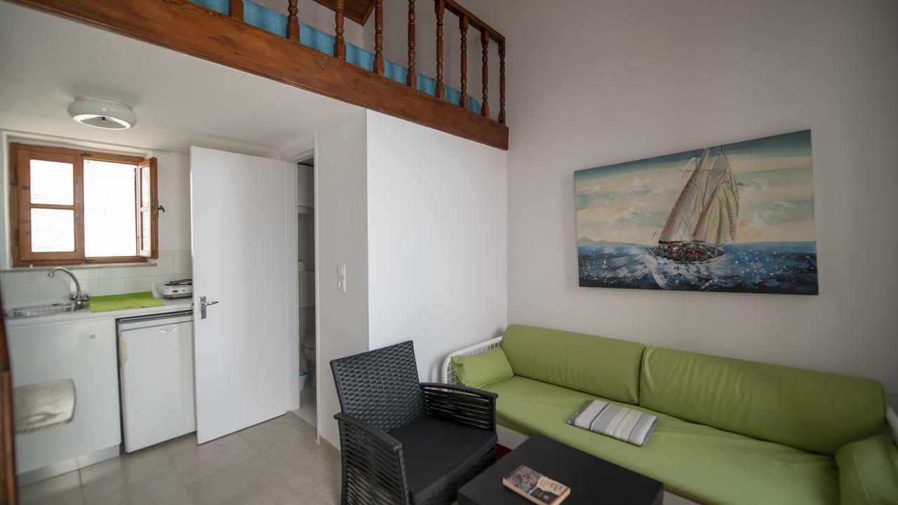 Roulas Apartments Chalki Town エクステリア 写真