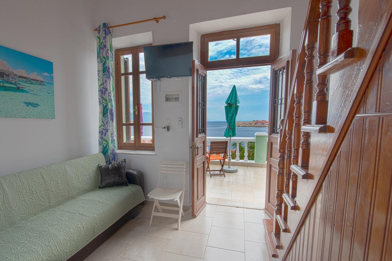 Roulas Apartments Chalki Town エクステリア 写真